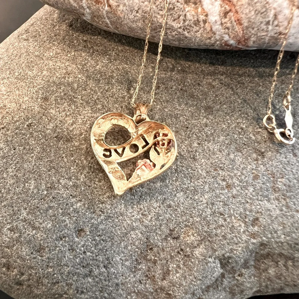 Gold Heart Pendant Necklace with Love Inscription - Picture 4 of 5